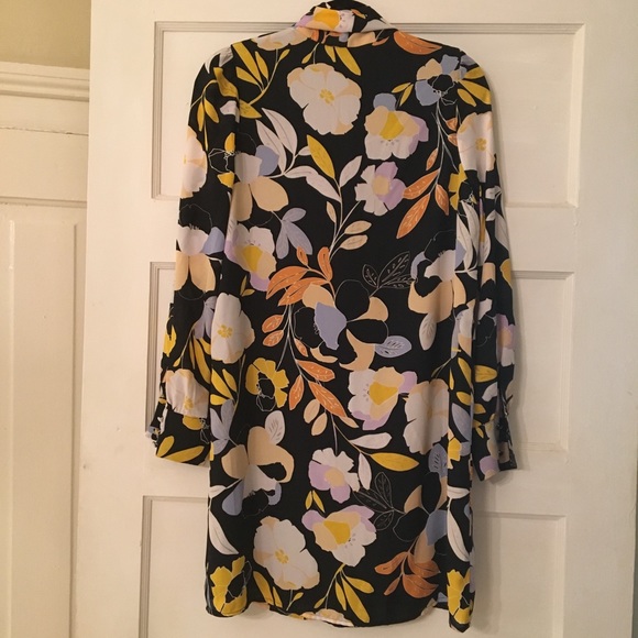 Who What Wear | Floral Tie Neck Mini Dress - Picture 4 of 8